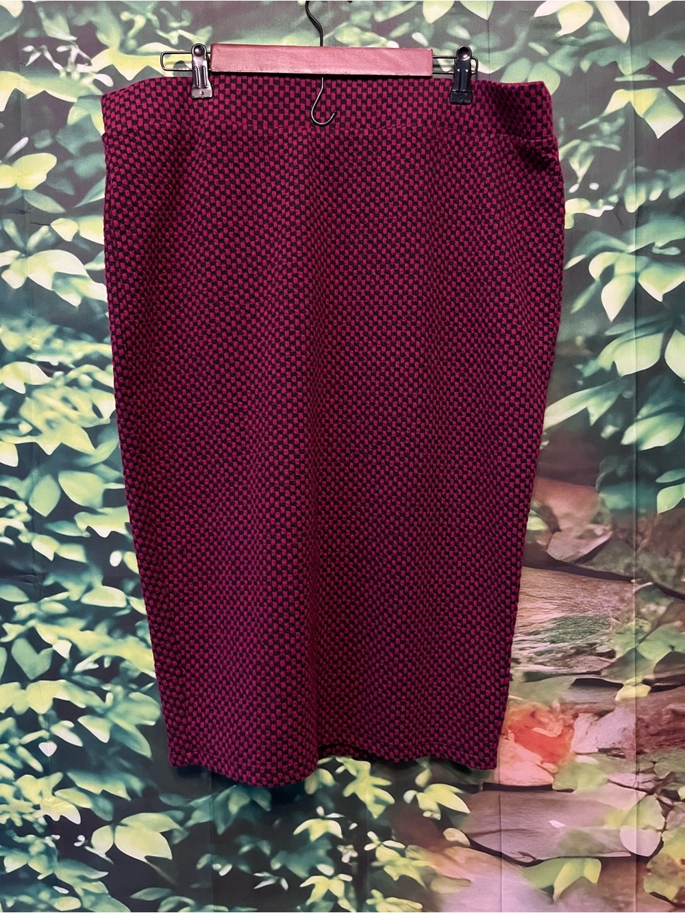 torrid Berry and Black Textured Pencil Skirt. Torrid Size 2 (2X)